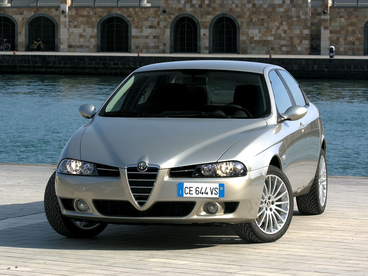 Расход газа восьми комплектаций седана Alfa Romeo 156. Разница стоимости заправки газом и бензином. Автономный пробег до и после установки ГБО.