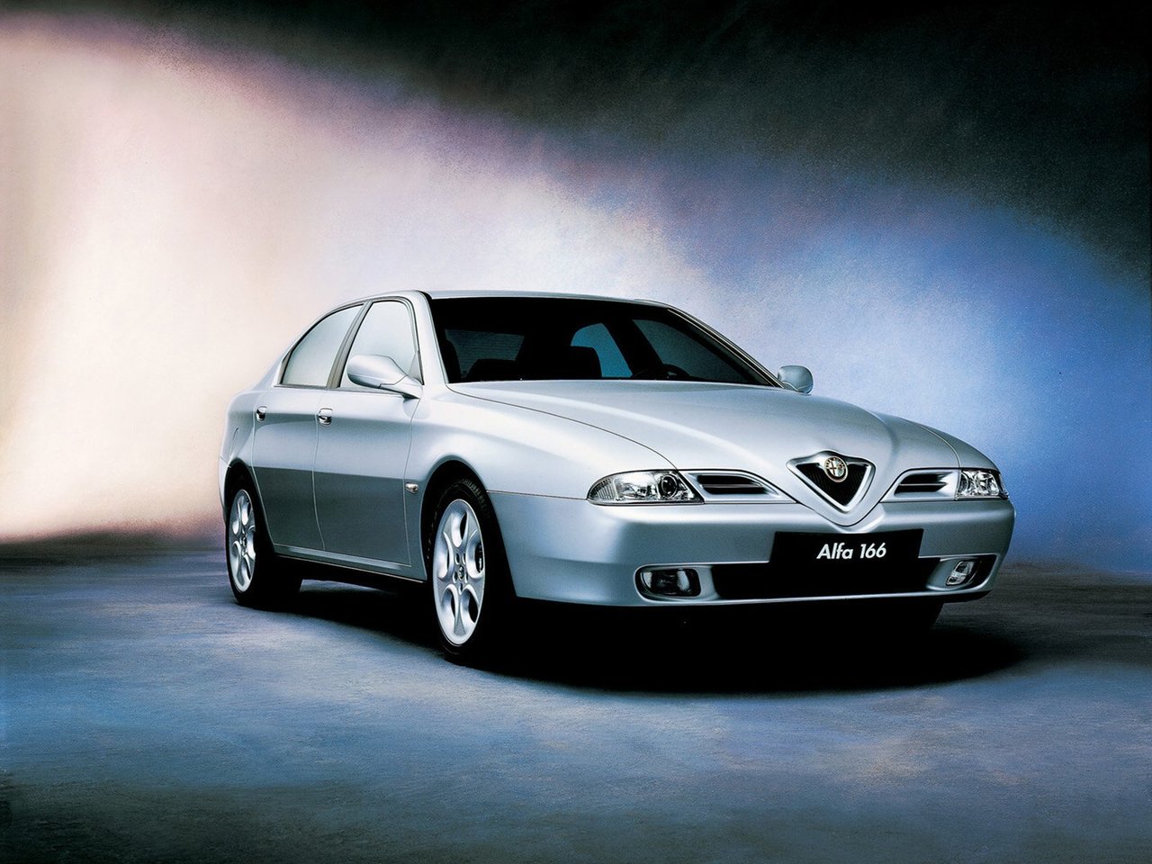 Расход газа пяти комплектаций седана Alfa Romeo 166. Разница стоимости заправки газом и бензином. Автономный пробег до и после установки ГБО.
