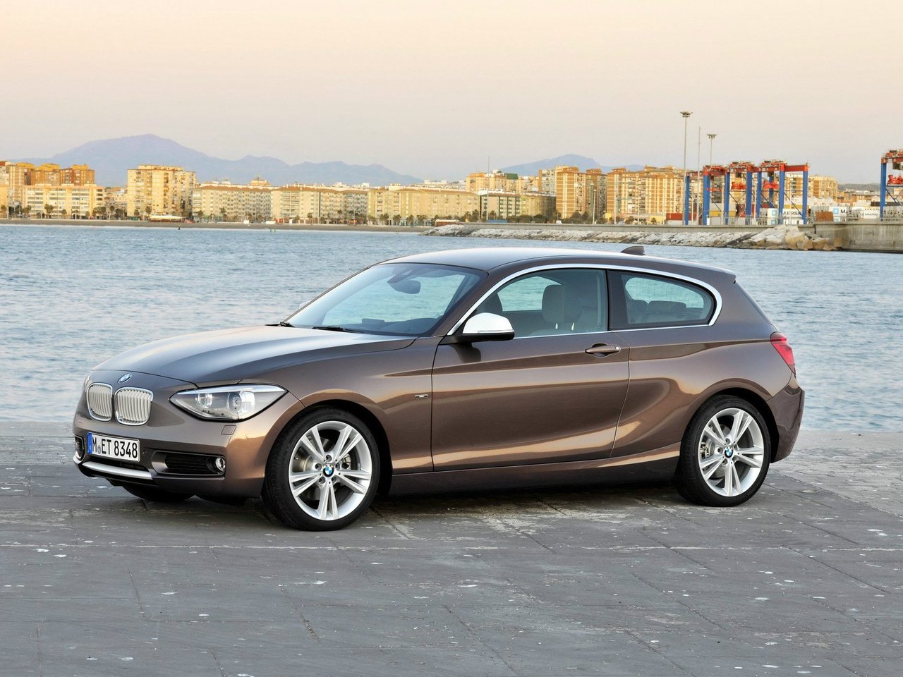Расход газа шести комплектаций хэтчбека три двери BMW 1 серия. Разница стоимости заправки газом и бензином. Автономный пробег до и после установки ГБО.