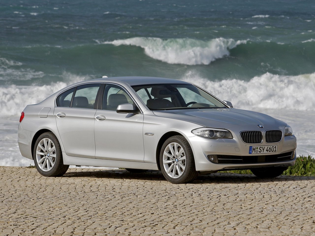 Расход газа десяти комплектаций седана BMW 5 серия. Разница стоимости заправки газом и бензином. Автономный пробег до и после установки ГБО.