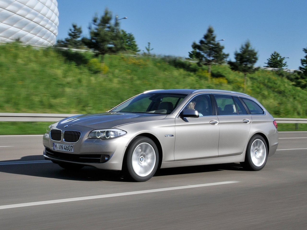 Расход газа шести комплектаций универсала пять дверей BMW 5 серия. Разница стоимости заправки газом и бензином. Автономный пробег до и после установки ГБО.