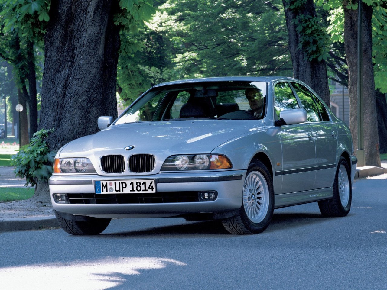 Расход газа десяти комплектаций седана BMW 5 серия. Разница стоимости заправки газом и бензином. Автономный пробег до и после установки ГБО.