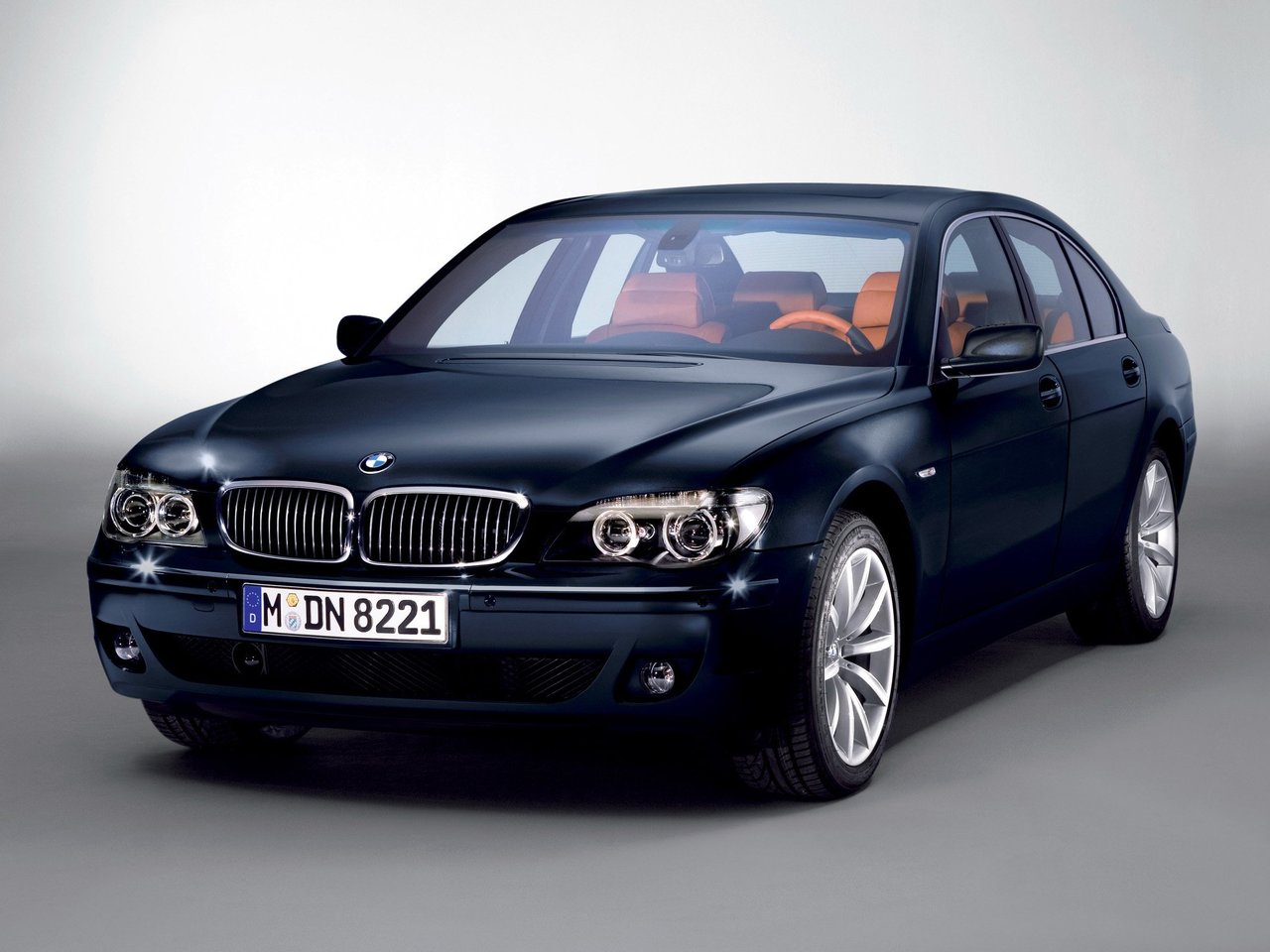 Расход газа пяти комплектаций седана BMW 7 серия. Разница стоимости заправки газом и бензином. Автономный пробег до и после установки ГБО.