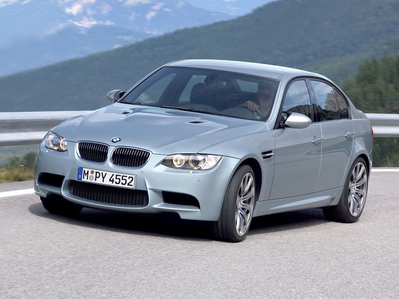Расход газа двух комплектаций седана BMW M3. Разница стоимости заправки газом и бензином. Автономный пробег до и после установки ГБО.