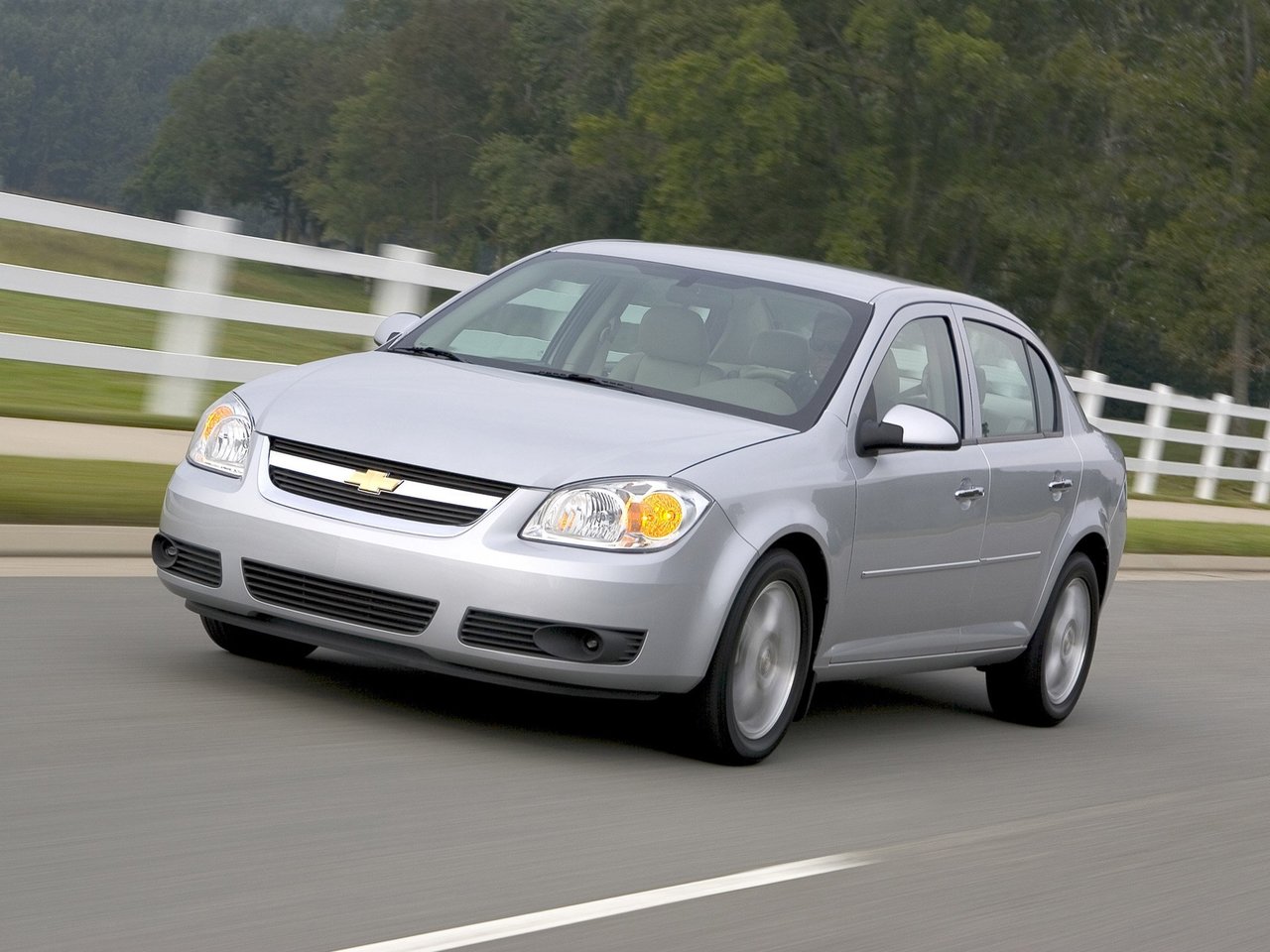 Расход газа двух комплектаций седана Chevrolet Cobalt. Разница стоимости заправки газом и бензином. Автономный пробег до и после установки ГБО.