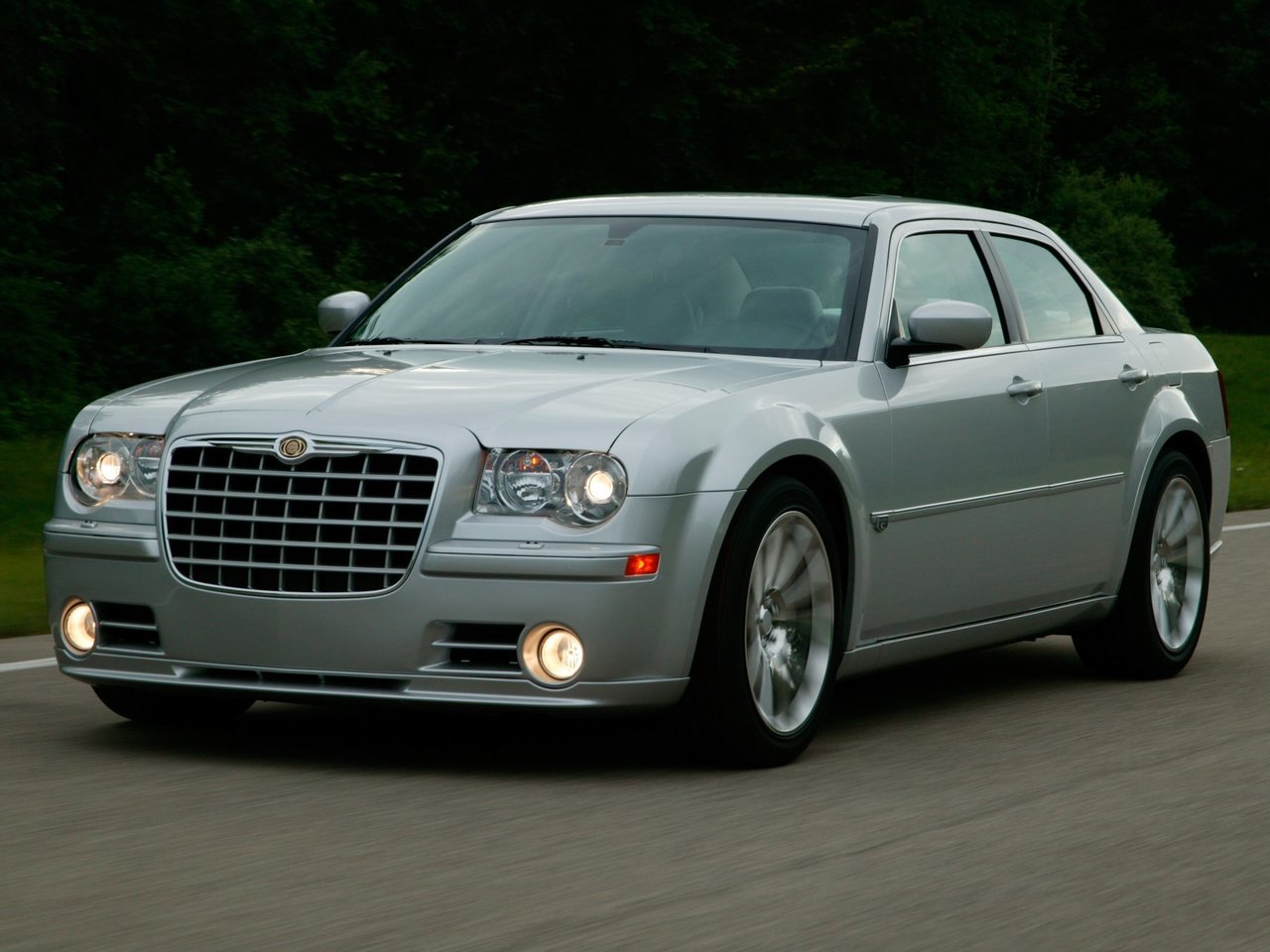 Расход газа одной комплектации седан SRT8 Chrysler 300C. Разница стоимости заправки газом и бензином. Автономный пробег до и после установки ГБО.