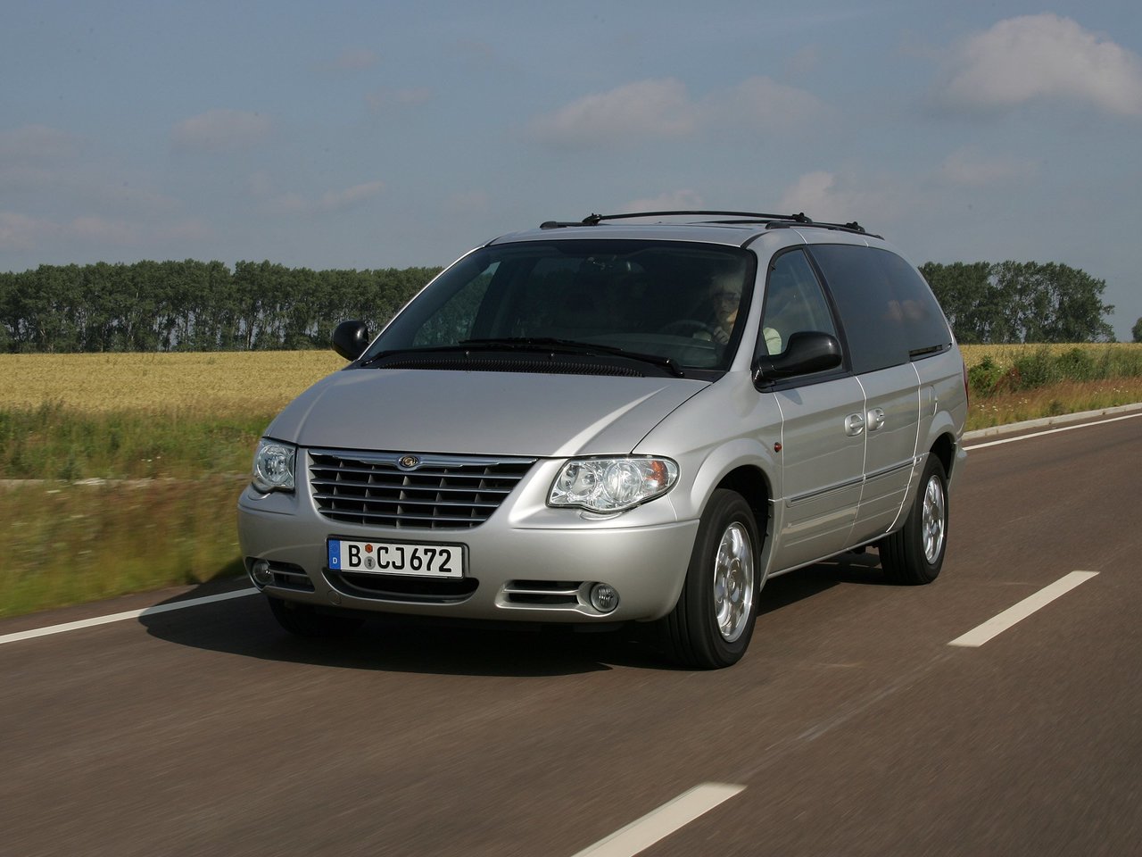 Расход газа четырёх комплектаций минивэна Grand Chrysler Voyager. Разница стоимости заправки газом и бензином. Автономный пробег до и после установки ГБО.