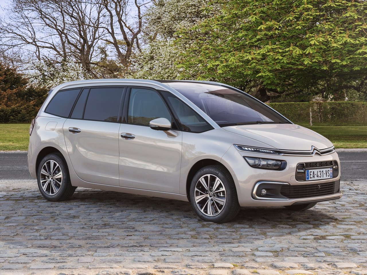 Расход газа трёх комплектаций компактвэна Grand Citroen C4 Picasso. Разница стоимости заправки газом и бензином. Автономный пробег до и после установки ГБО.