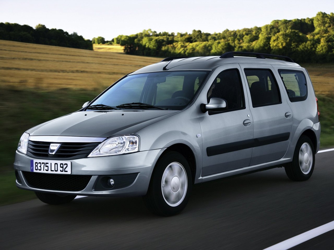 Расход газа двух комплектаций универсала пять дверей Dacia Logan. Разница стоимости заправки газом и бензином. Автономный пробег до и после установки ГБО.