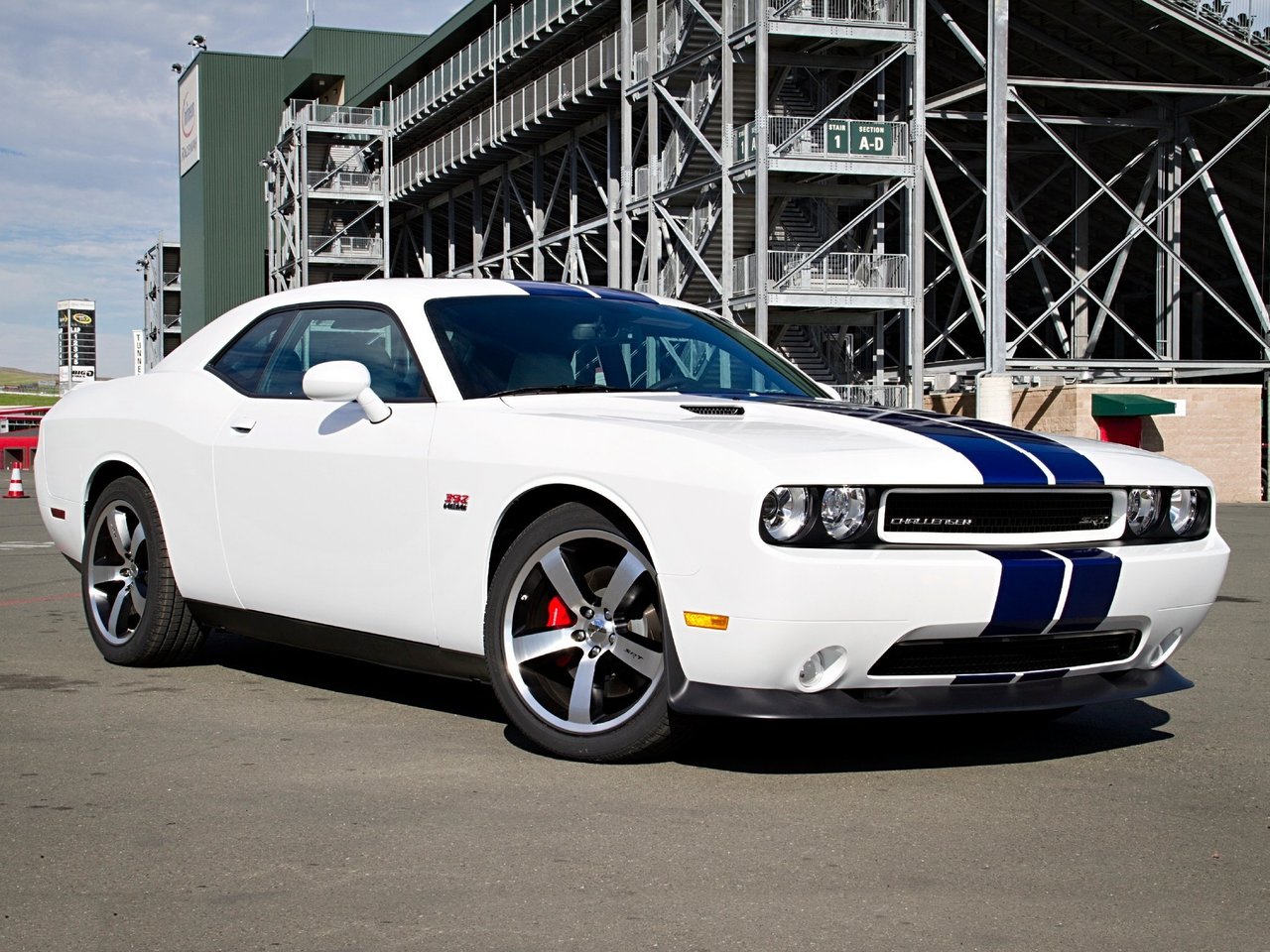 Расход газа четырёх комплектаций купе SRT8 Dodge Challenger. Разница стоимости заправки газом и бензином. Автономный пробег до и после установки ГБО.