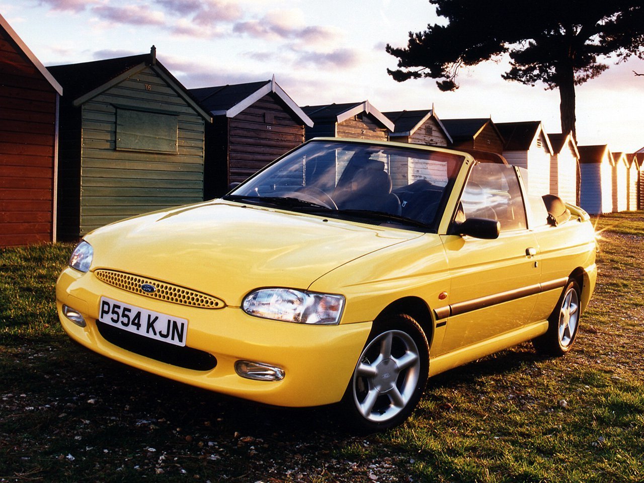 Расход газа двух комплектаций кабриолета Ford Escort. Разница стоимости заправки газом и бензином. Автономный пробег до и после установки ГБО.