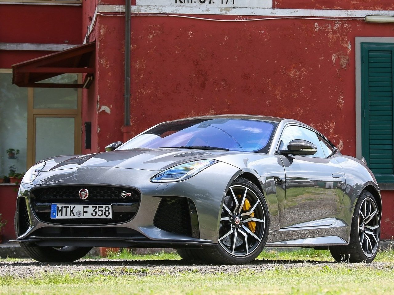 Снижаем расход Jaguar F-Type SVR на топливо, устанавливаем ГБО