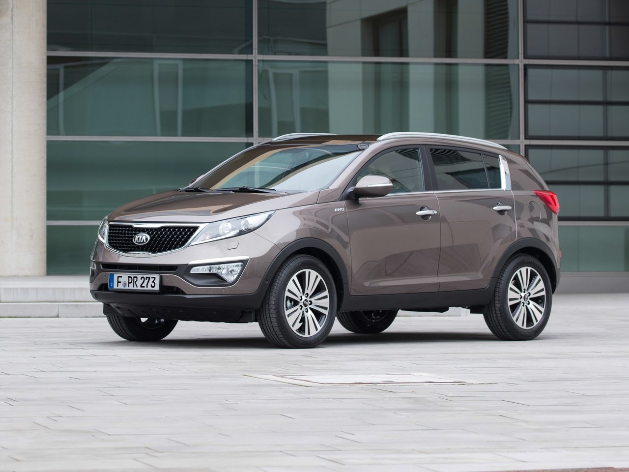 Расход газа трёх комплектаций внедорожника пять дверей Kia Sportage. Разница стоимости заправки газом и бензином. Автономный пробег до и после установки ГБО.