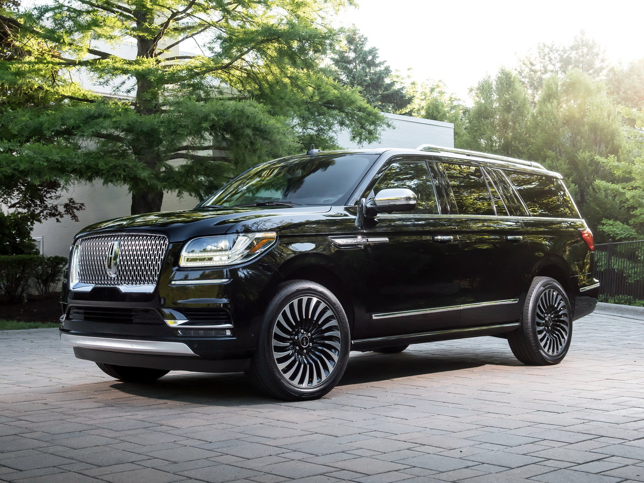 Расход газа одной комплектации внедорожник пять дверей L Lincoln Navigator. Разница стоимости заправки газом и бензином. Автономный пробег до и после установки ГБО.