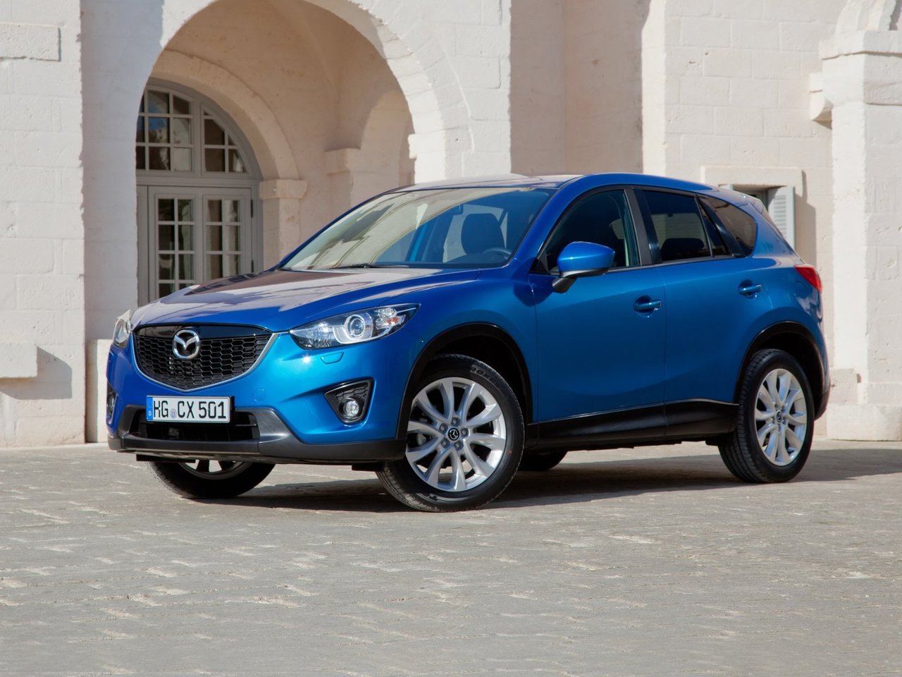 Расход газа трёх комплектаций внедорожника пять дверей Mazda CX-5. Разница стоимости заправки газом и бензином. Автономный пробег до и после установки ГБО.