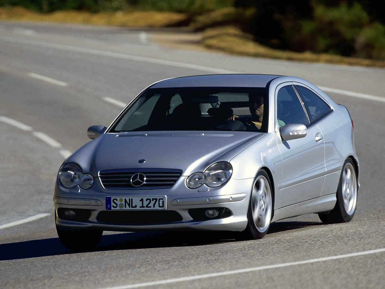 Расход газа одной комплектации хэтчбека три двери Mercedes-Benz C-klasse AMG. Разница стоимости заправки газом и бензином. Автономный пробег до и после установки ГБО.