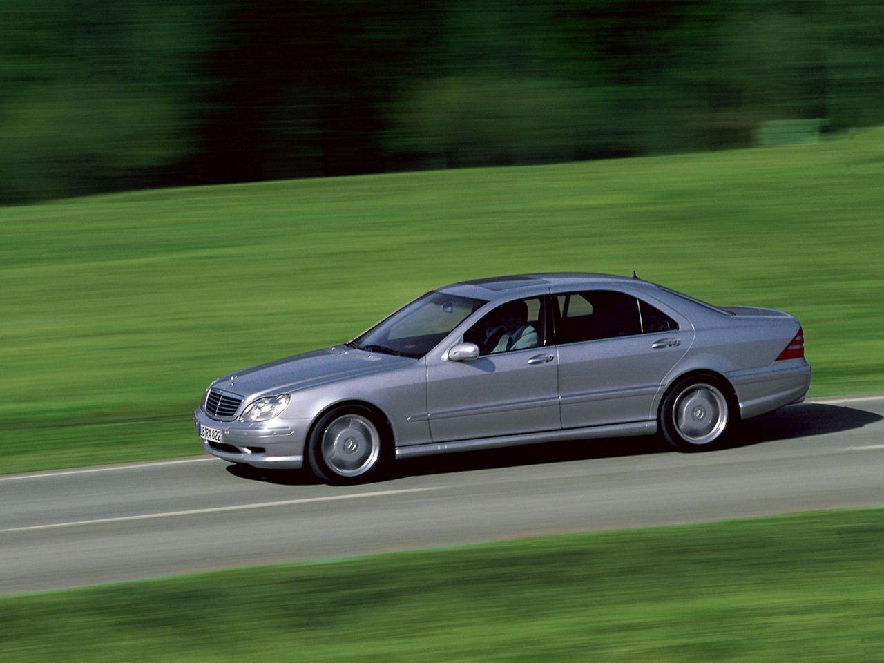 Расход газа двух комплектаций седана Long Mercedes-Benz S-klasse AMG. Разница стоимости заправки газом и бензином. Автономный пробег до и после установки ГБО.
