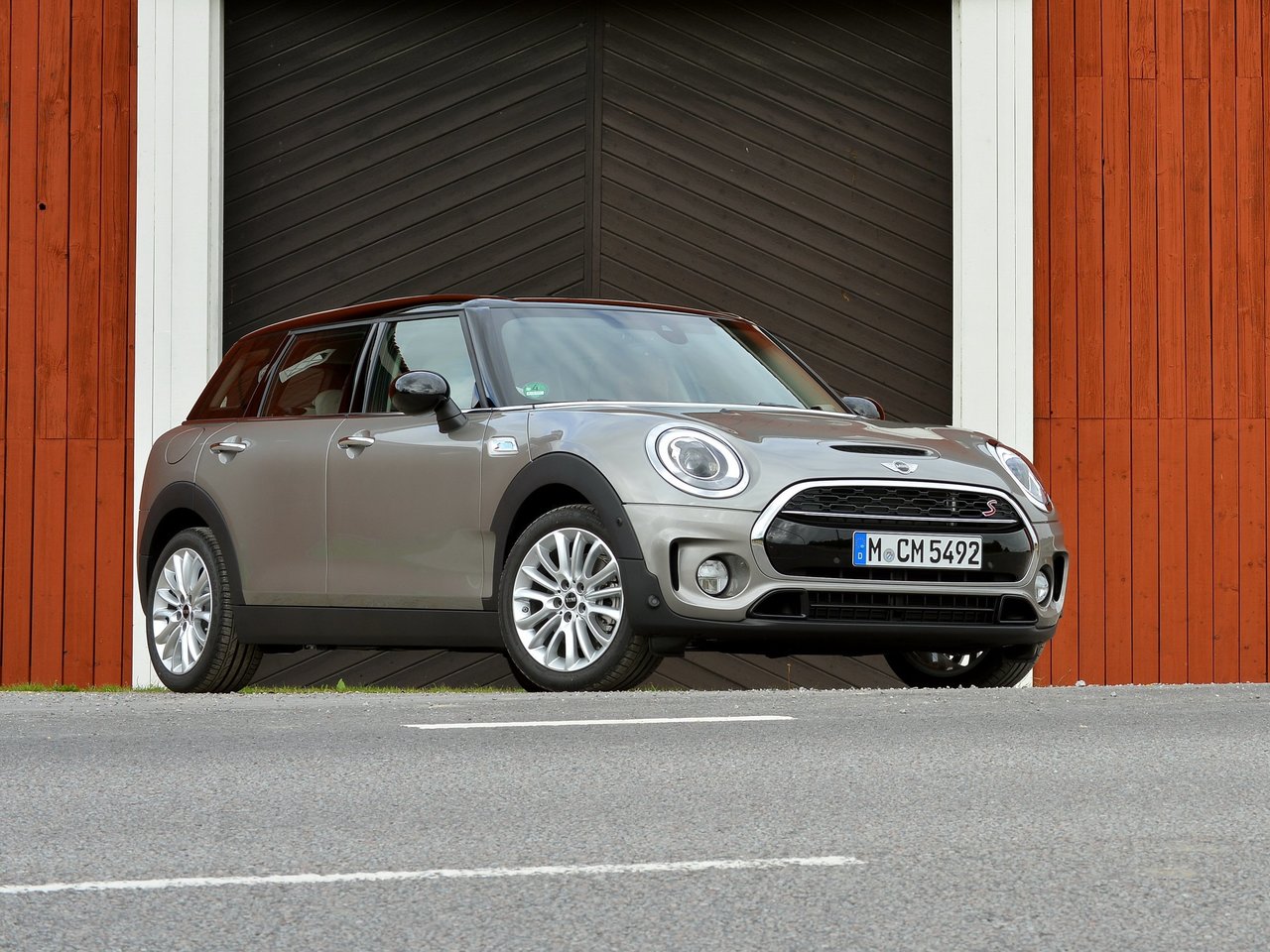 Расход газа двух комплектаций универсала пять дверей Cooper S MINI Clubman. Разница стоимости заправки газом и бензином. Автономный пробег до и после установки ГБО.