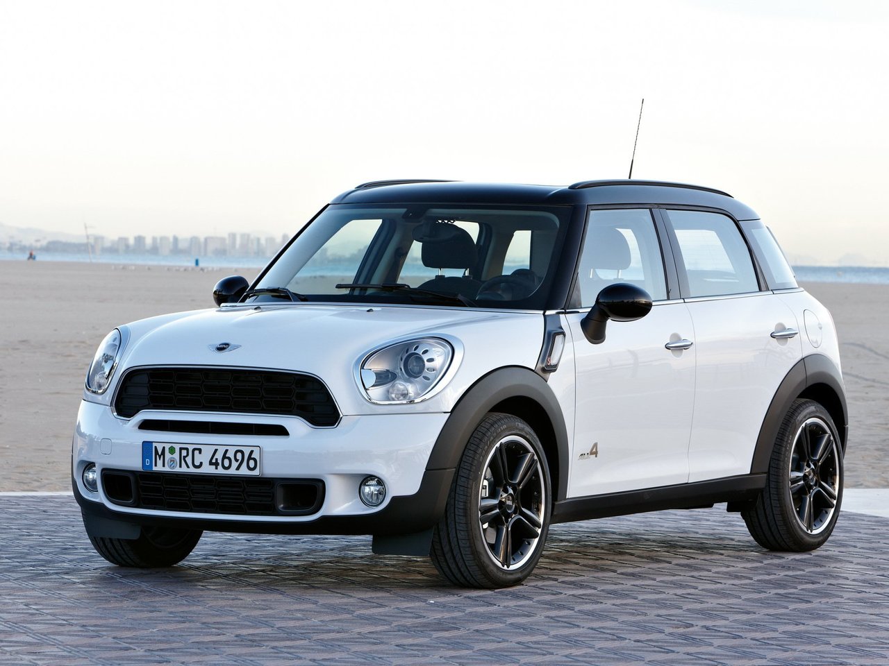 Расход газа четырёх комплектаций внедорожника пять дверей Cooper S MINI Countryman. Разница стоимости заправки газом и бензином. Автономный пробег до и после установки ГБО.