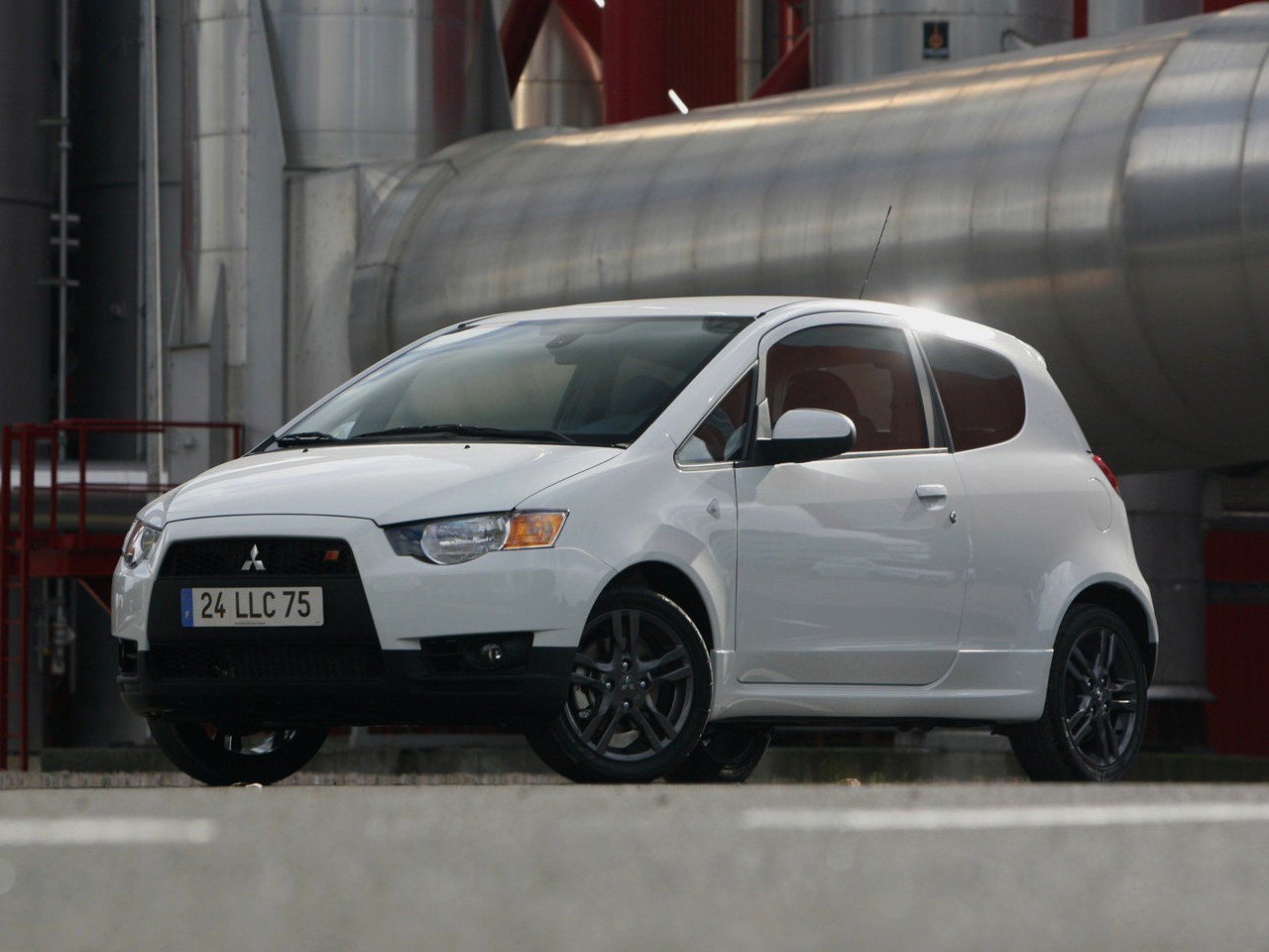 Расход газа четырёх комплектаций хэтчбека три двери Mitsubishi Colt. Разница стоимости заправки газом и бензином. Автономный пробег до и после установки ГБО.