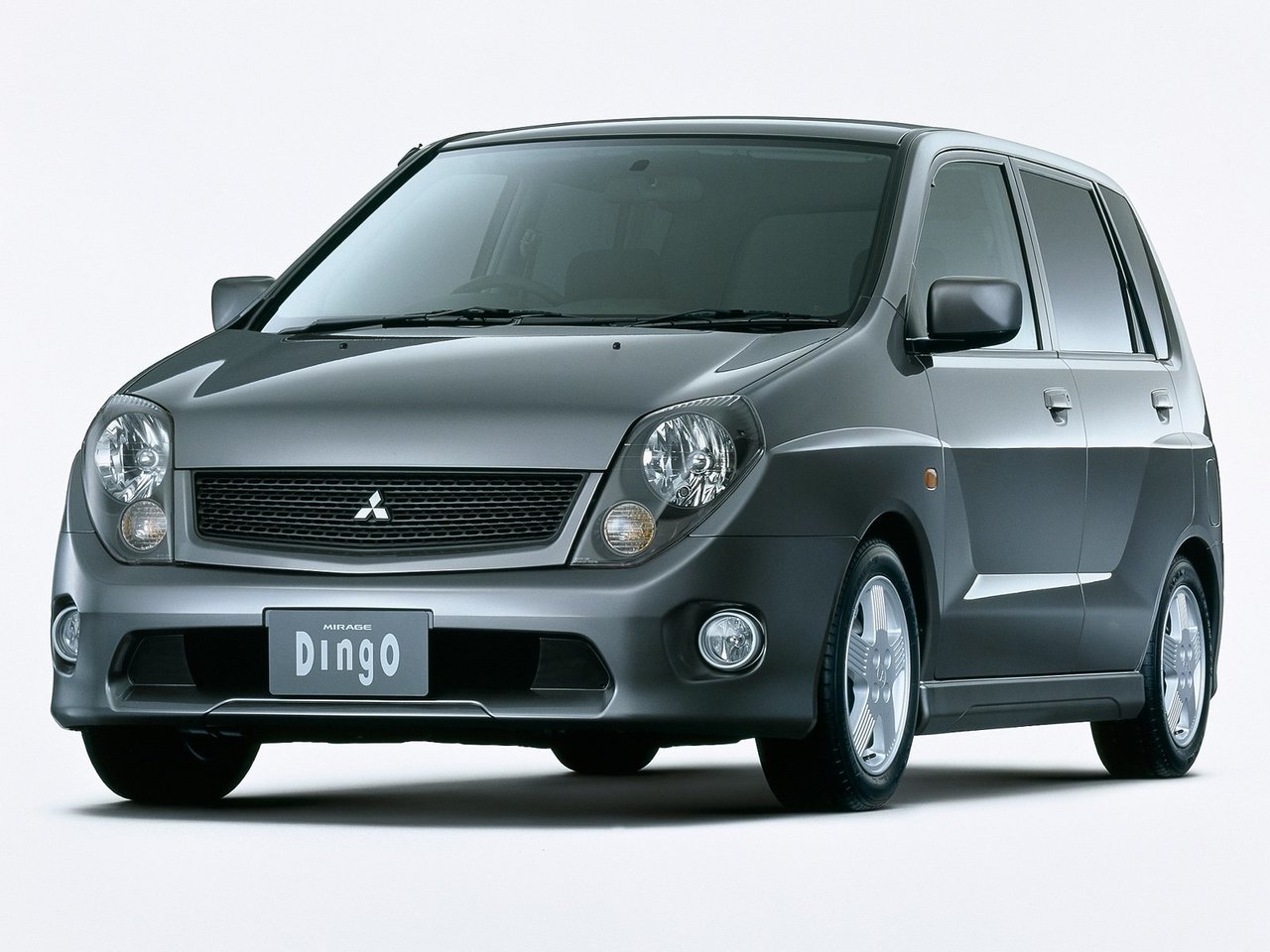 Расход газа двух комплектаций хэтчбека пять дверей Mitsubishi Dingo. Разница стоимости заправки газом и бензином. Автономный пробег до и после установки ГБО.