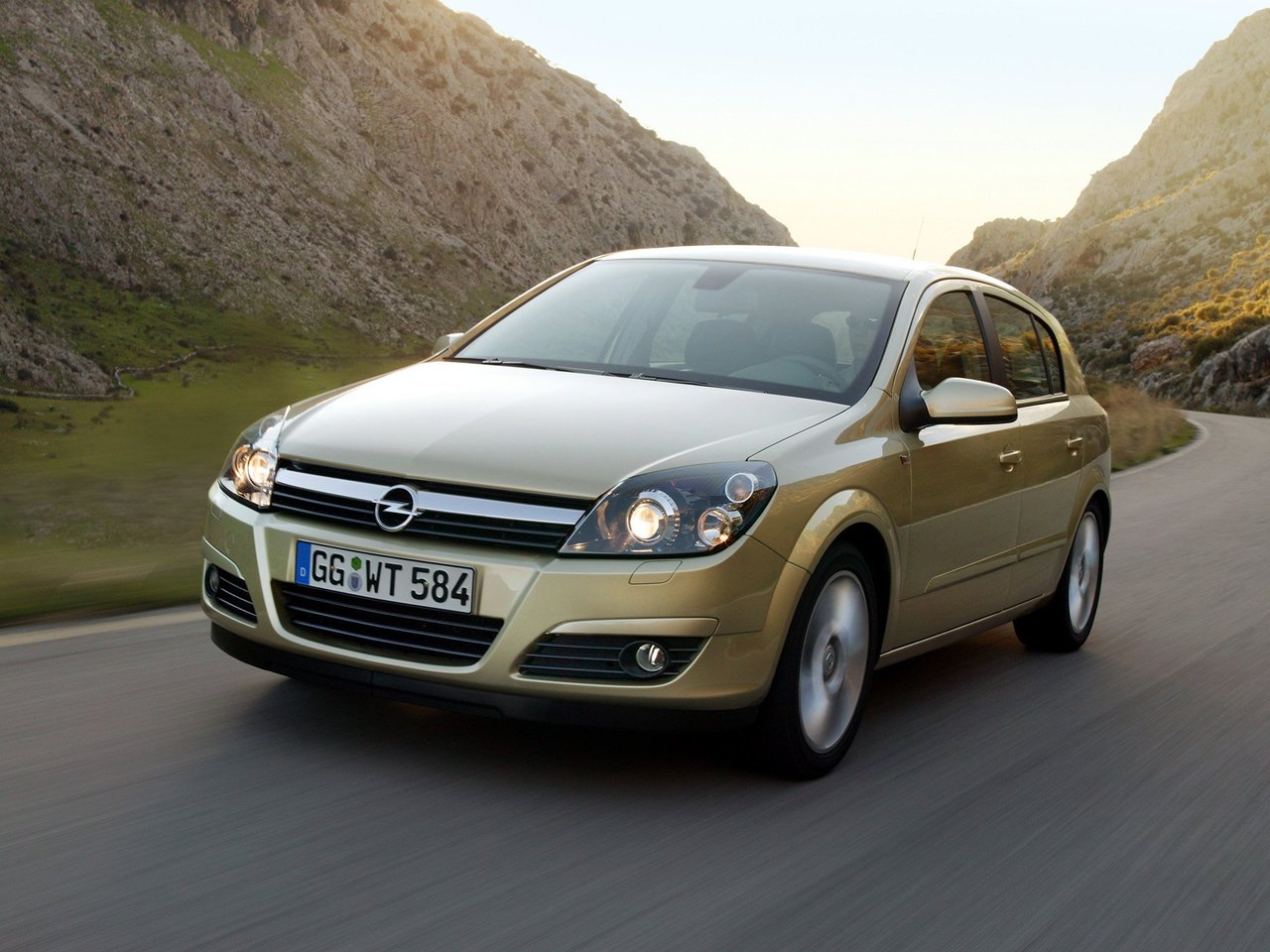 Расход газа семи комплектаций хэтчбека пять дверей Opel Astra. Разница стоимости заправки газом и бензином. Автономный пробег до и после установки ГБО.