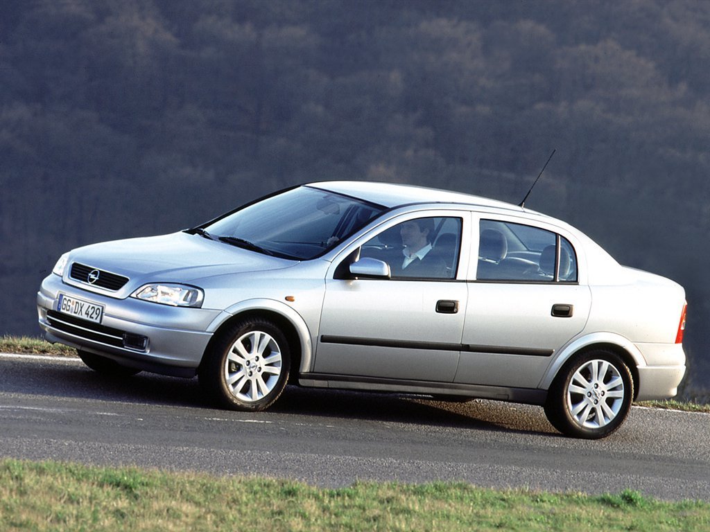 Расход газа одинадцати комплектаций седана Opel Astra. Разница стоимости заправки газом и бензином. Автономный пробег до и после установки ГБО.