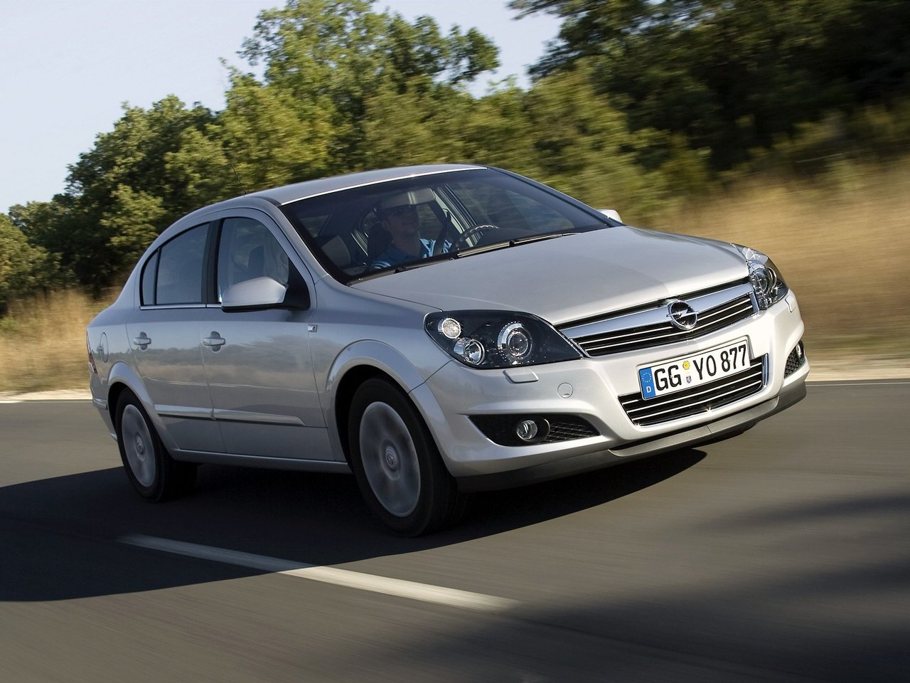 Расход газа четырёх комплектаций седана Opel Astra. Разница стоимости заправки газом и бензином. Автономный пробег до и после установки ГБО.