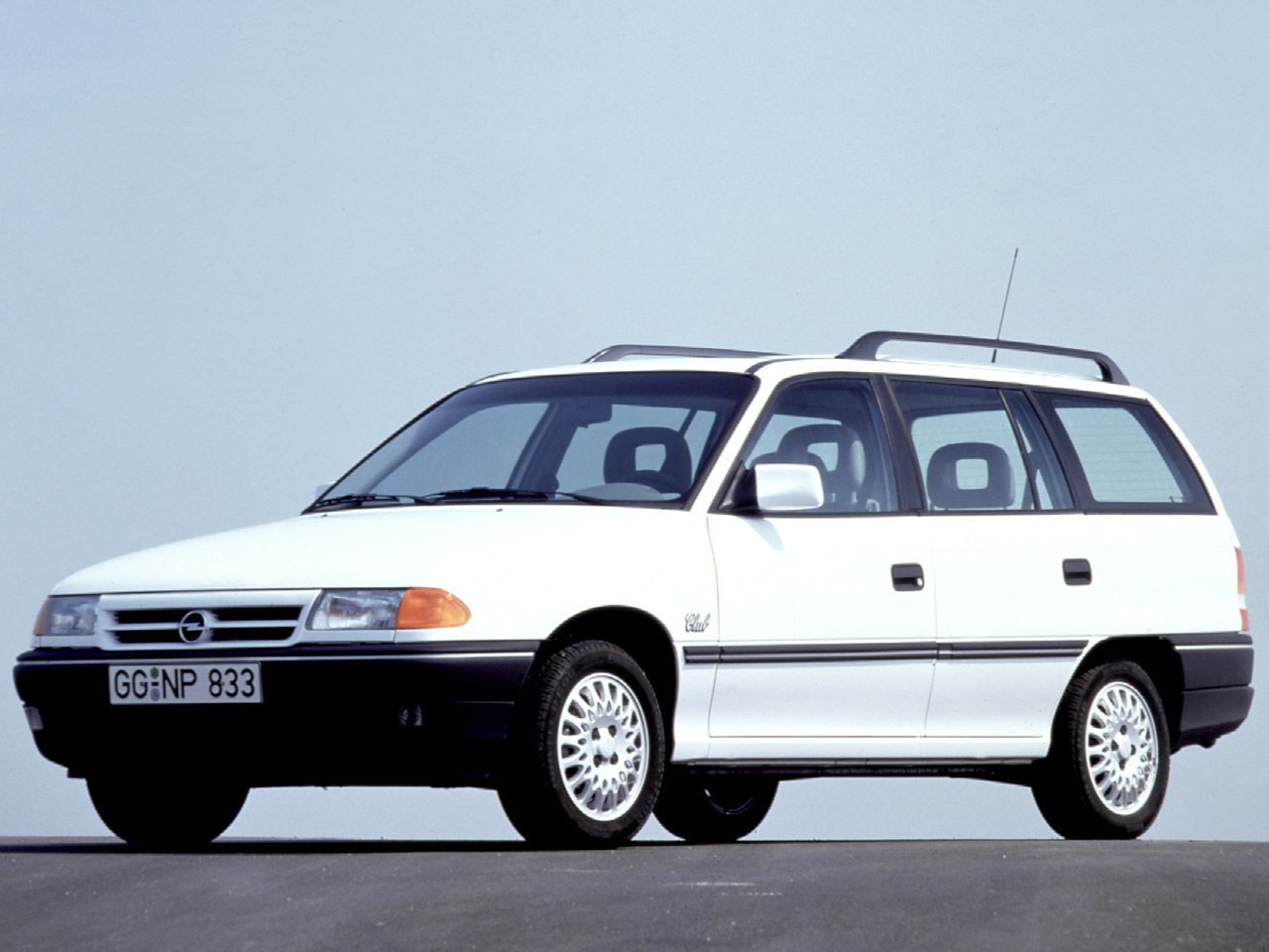 Расход газа семи комплектаций универсала пять дверей Opel Astra. Разница стоимости заправки газом и бензином. Автономный пробег до и после установки ГБО.