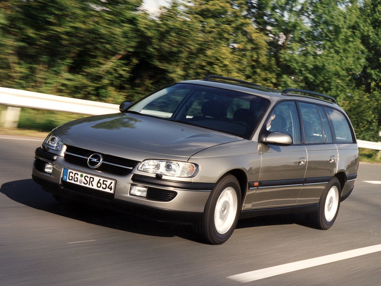 Расход газа шести комплектаций универсала пять дверей Opel Omega. Разница стоимости заправки газом и бензином. Автономный пробег до и после установки ГБО.