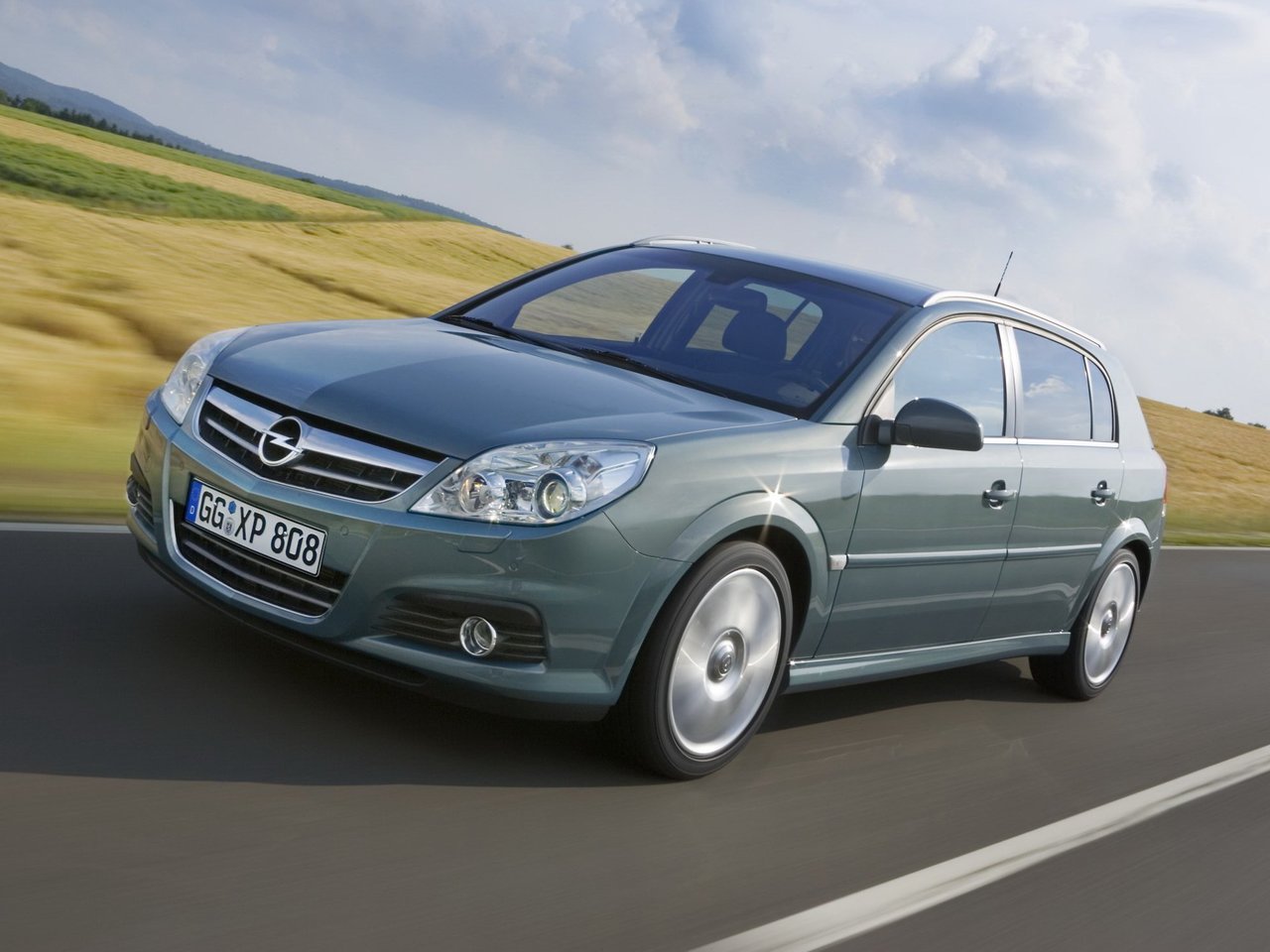 Расход газа девяти комплектаций хэтчбека пять дверей Opel Signum. Разница стоимости заправки газом и бензином. Автономный пробег до и после установки ГБО.