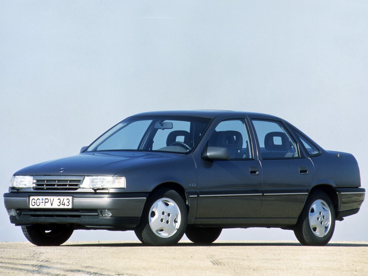 Расход газа десяти комплектаций седана Opel Vectra. Разница стоимости заправки газом и бензином. Автономный пробег до и после установки ГБО.