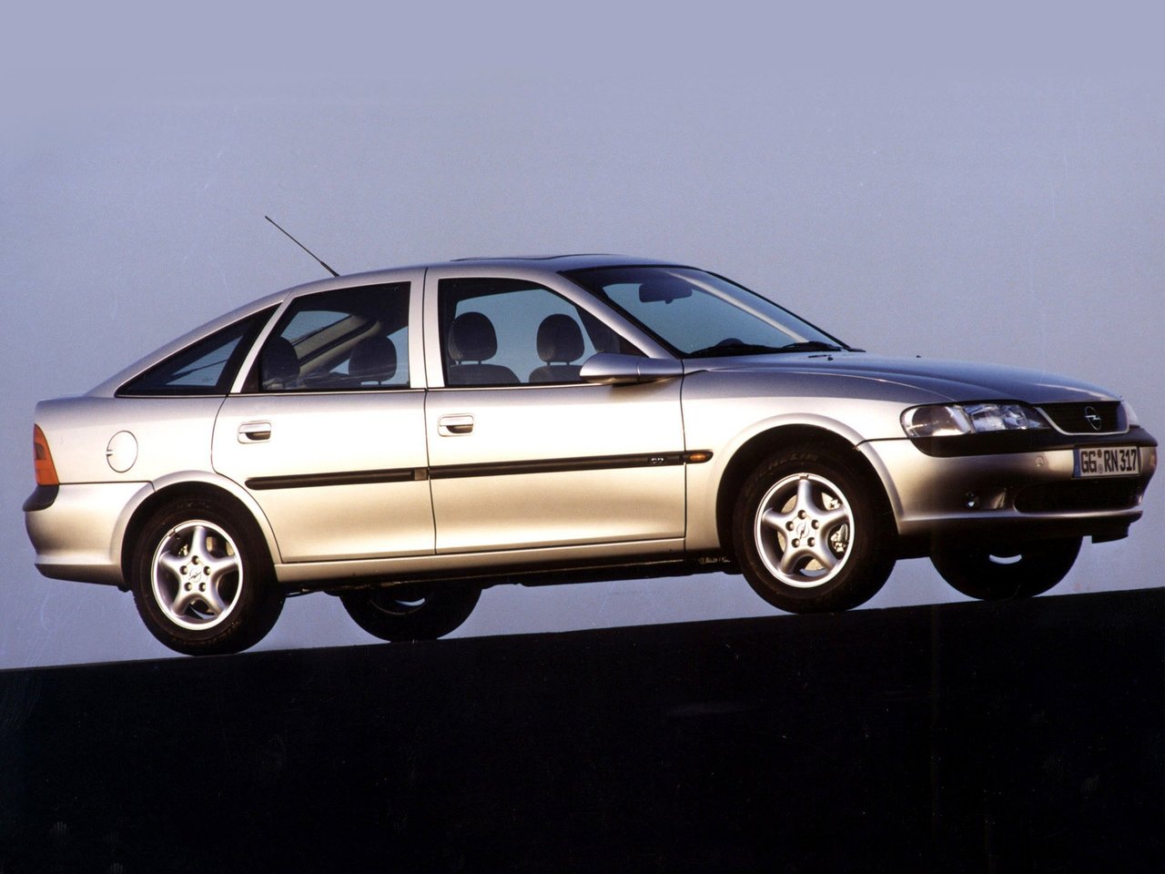 Расход газа восьми комплектаций хэтчбека пять дверей Opel Vectra. Разница стоимости заправки газом и бензином. Автономный пробег до и после установки ГБО.
