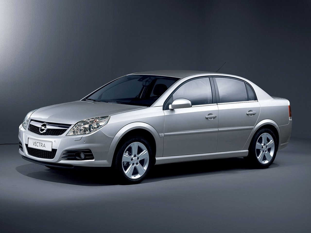 Расход газа восьми комплектаций седана Opel Vectra. Разница стоимости заправки газом и бензином. Автономный пробег до и после установки ГБО.