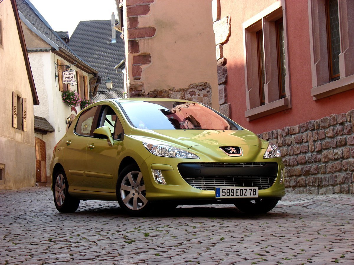 Расход газа трёх комплектаций хэтчбек пять дверей Peugeot 308. Разница стоимости заправки газом и бензином. Автономный пробег до и после установки ГБО.