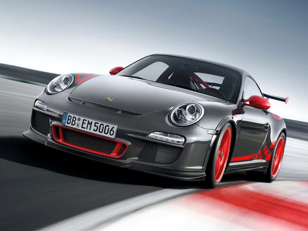 Расход газа двух комплектаций купе RS Porsche 911 GT3. Разница стоимости заправки газом и бензином. Автономный пробег до и после установки ГБО.