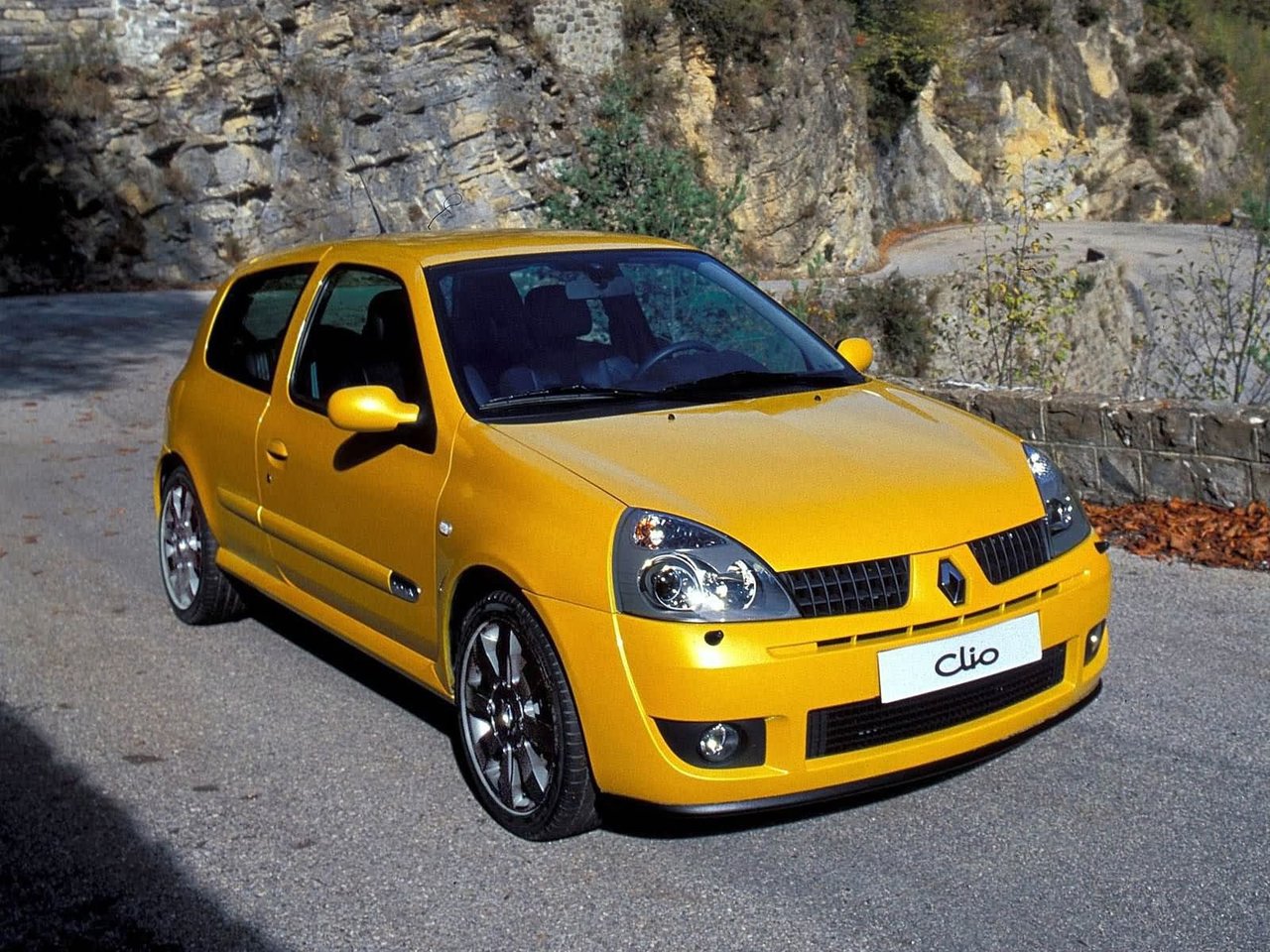 Расход газа одной комплектации хэтчбека три двери Renault Clio RS. Разница стоимости заправки газом и бензином. Автономный пробег до и после установки ГБО.