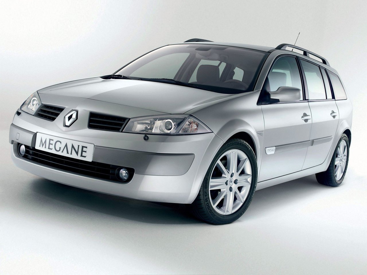 Расход газа пяти комплектаций универсала пять дверей Renault Megane. Разница стоимости заправки газом и бензином. Автономный пробег до и после установки ГБО.
