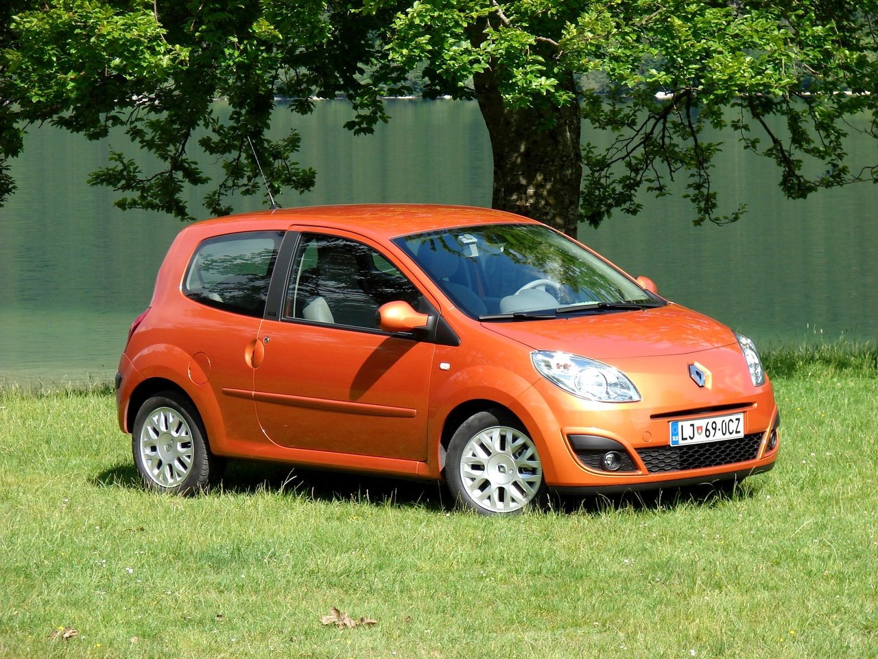 Расход газа двух комплектаций хэтчбека три двери Renault Twingo. Разница стоимости заправки газом и бензином. Автономный пробег до и после установки ГБО.
