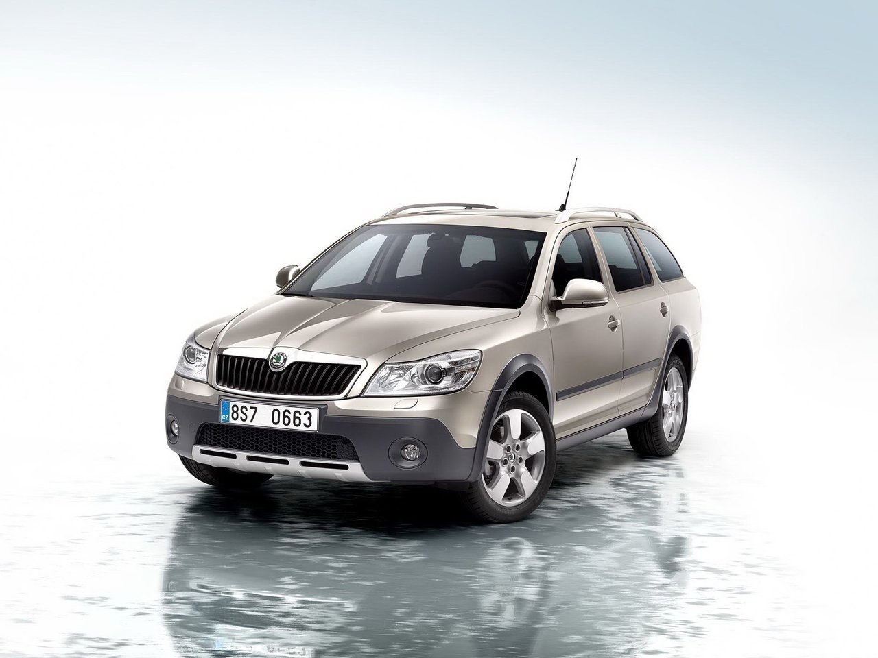 Расход газа одной комплектации универсала пять дверей Scout Skoda Octavia. Разница стоимости заправки газом и бензином. Автономный пробег до и после установки ГБО.