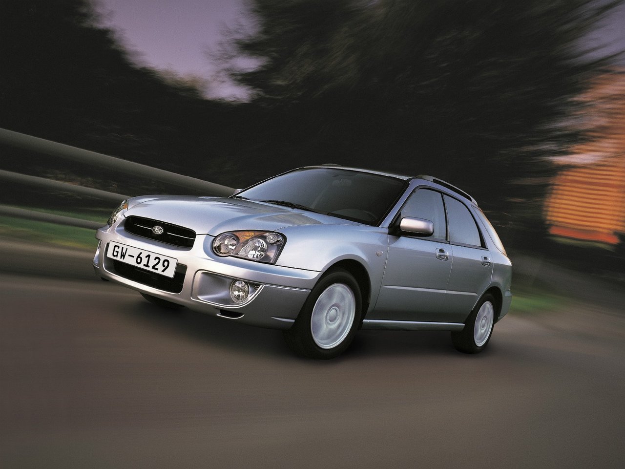 Расход газа восьми комплектаций универсала пять дверей Subaru Impreza. Разница стоимости заправки газом и бензином. Автономный пробег до и после установки ГБО.