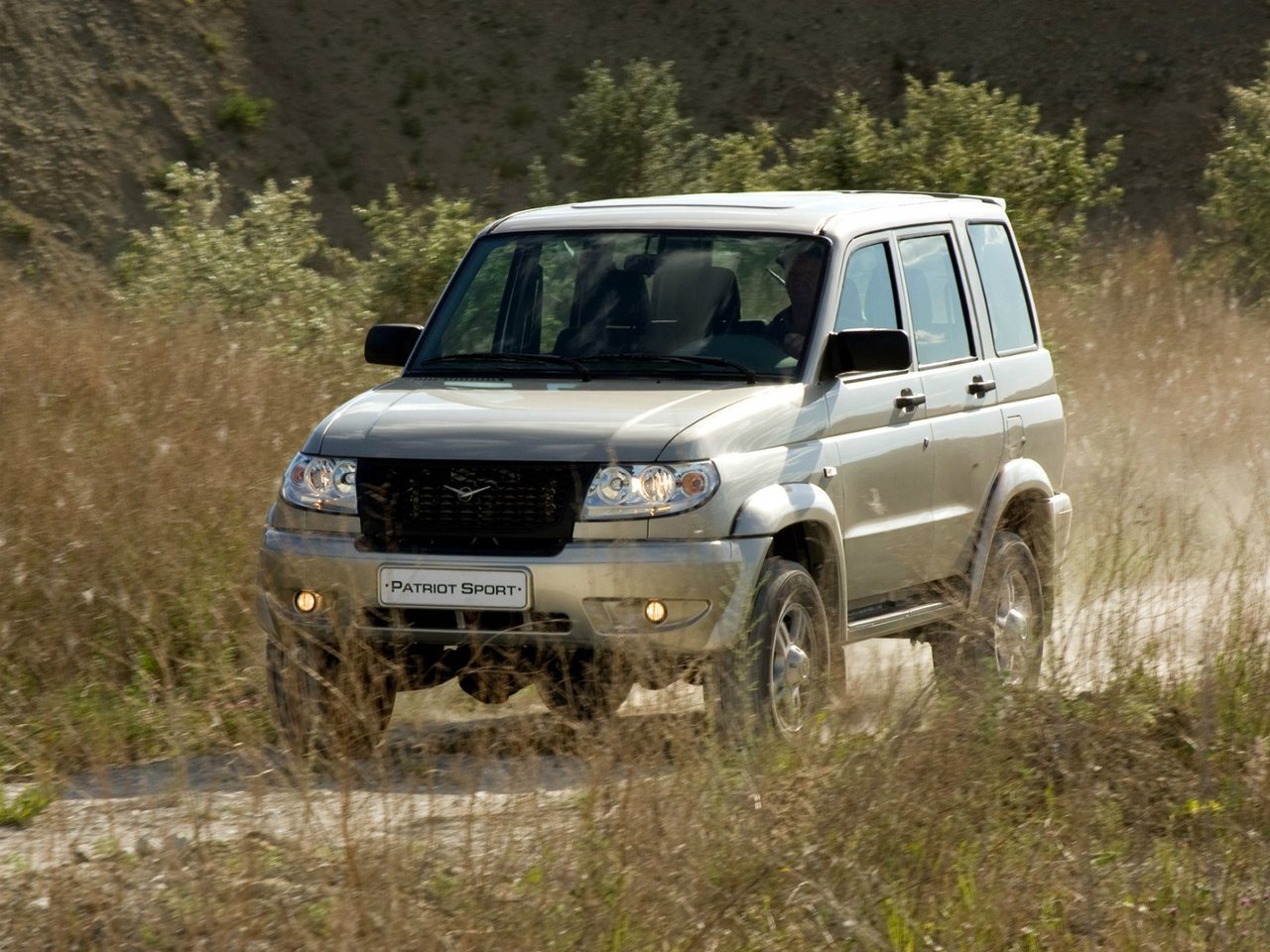 Расход газа одной комплектации внедорожник пять дверей Sport UAZ Patriot. Разница стоимости заправки газом и бензином. Автономный пробег до и после установки ГБО.