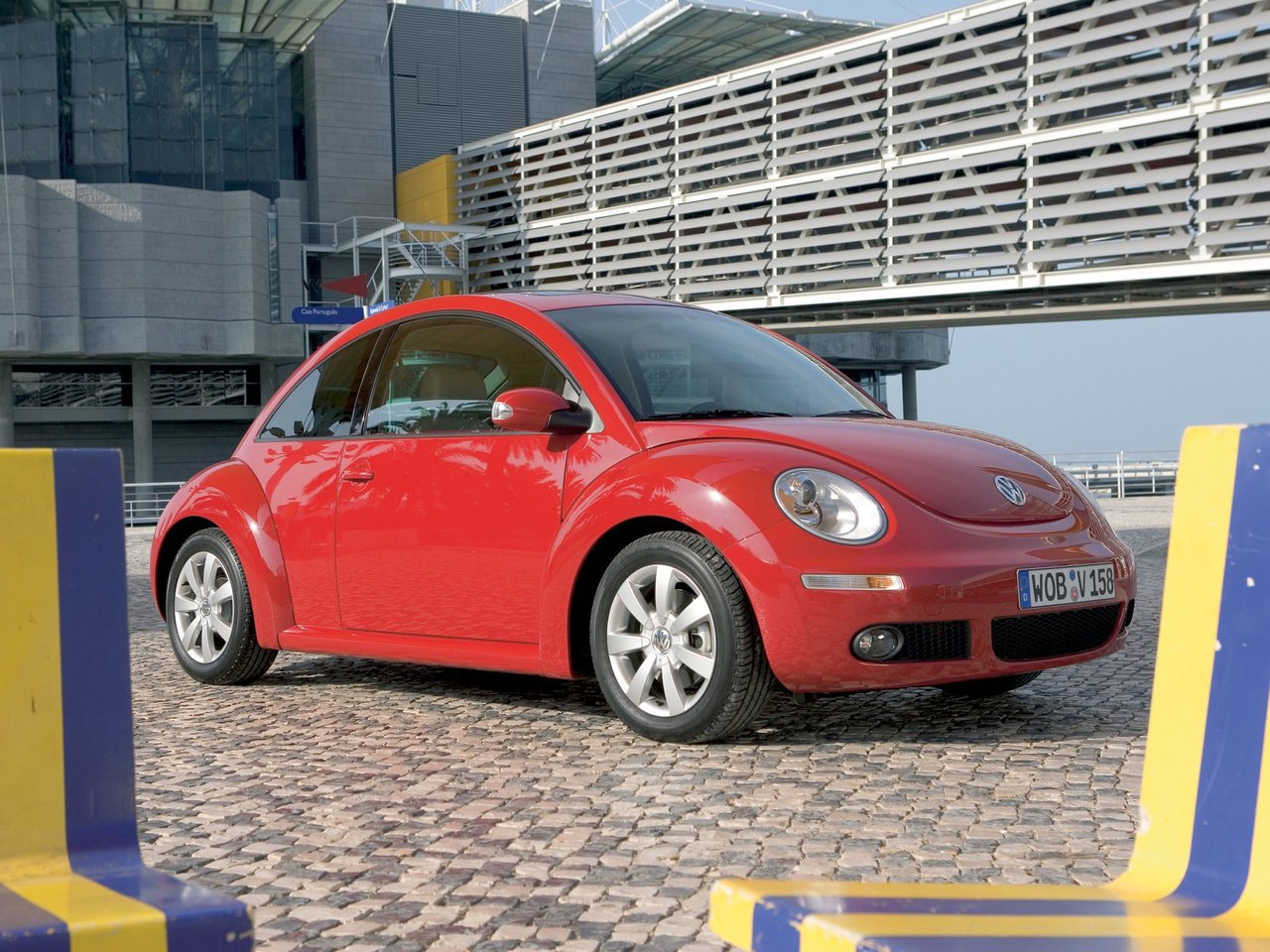 Расход газа десяти комплектаций хэтчбека три двери Volkswagen Beetle. Разница стоимости заправки газом и бензином. Автономный пробег до и после установки ГБО.