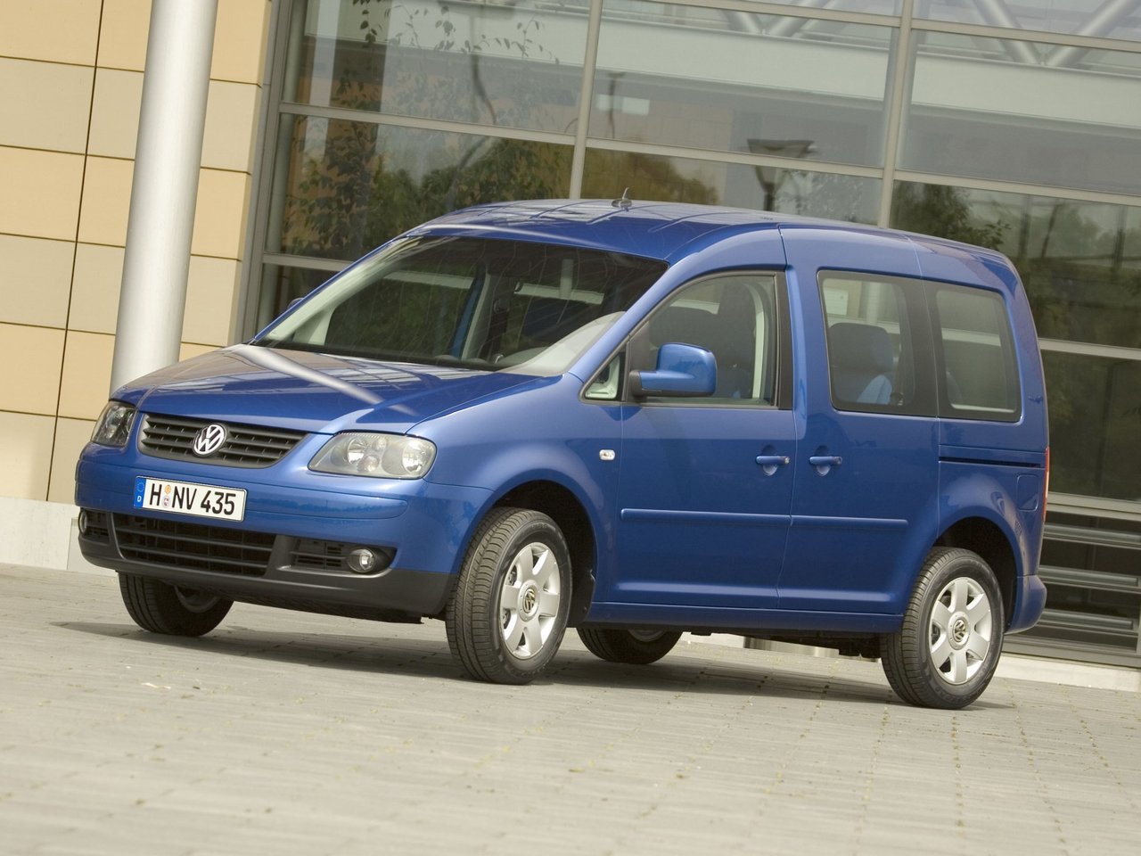 Расход газа двух комплектаций компактвэна Life Volkswagen Caddy. Разница стоимости заправки газом и бензином. Автономный пробег до и после установки ГБО.