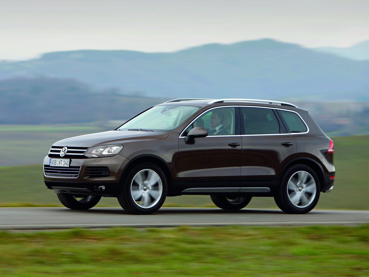 Расход газа двух комплектаций внедорожника пять дверей Volkswagen Touareg. Разница стоимости заправки газом и бензином. Автономный пробег до и после установки ГБО.