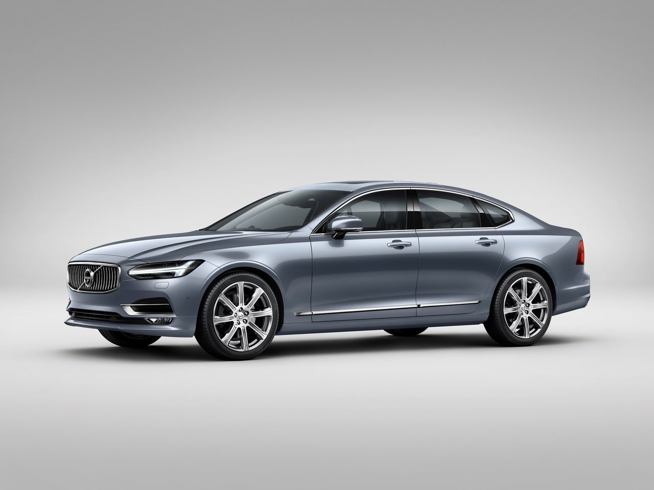 Расход газа одной комплектации седана Volvo S90. Разница стоимости заправки газом и бензином. Автономный пробег до и после установки ГБО.