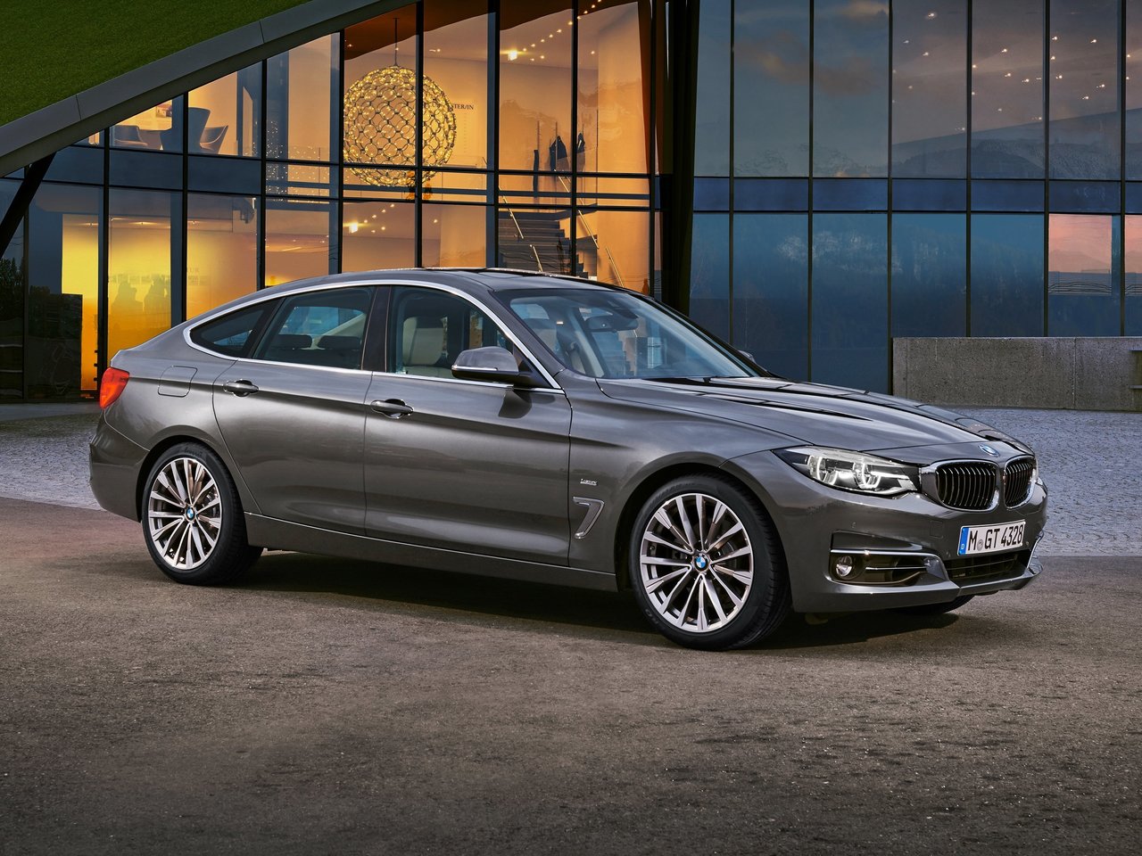 Расход газа трёх комплектаций хэтчбека пять дверей Gran Turismo BMW 3 серия. Разница стоимости заправки газом и бензином. Автономный пробег до и после установки ГБО.