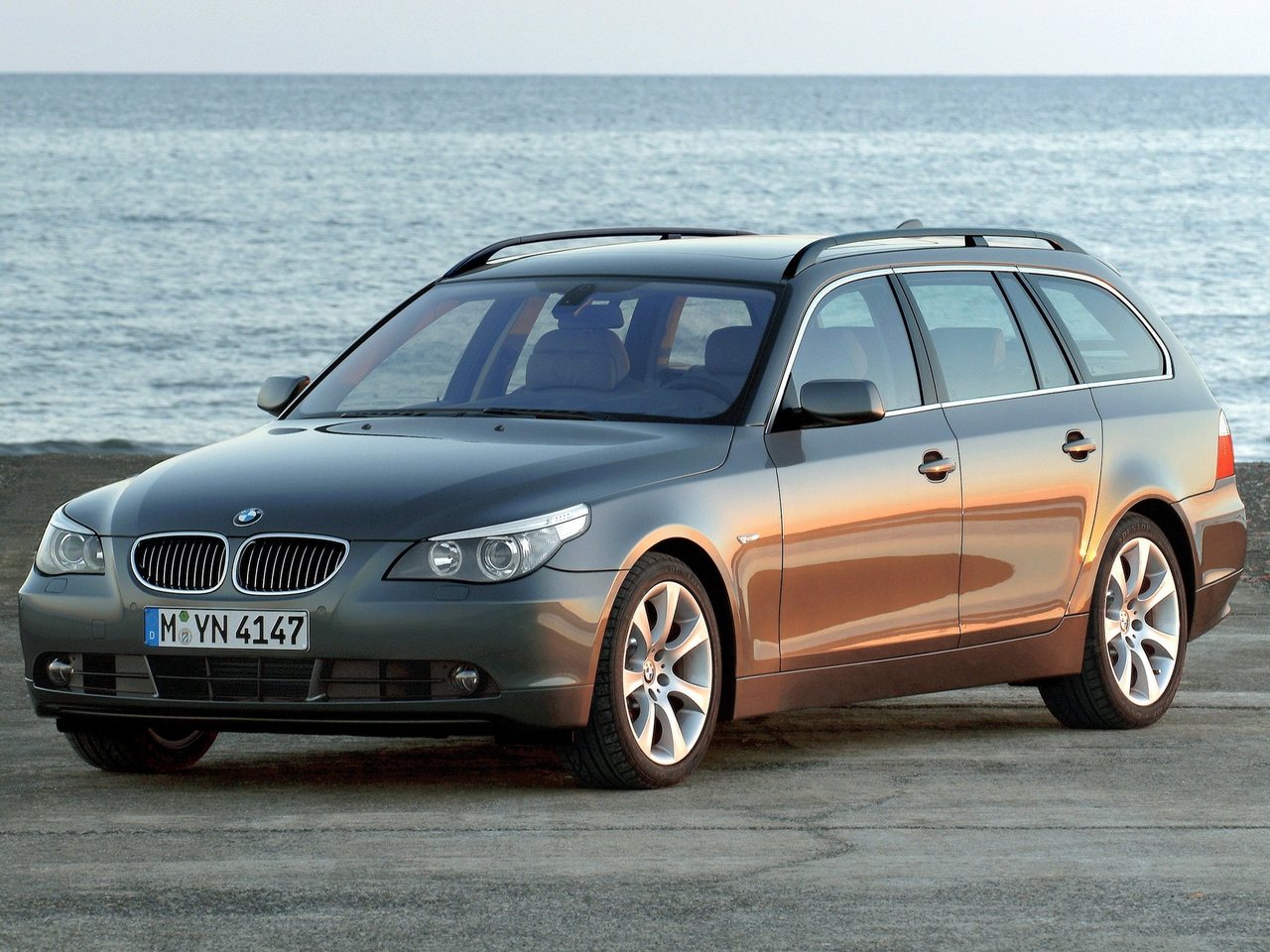 Расход газа десяти комплектаций универсала пять дверей BMW 5 серия. Разница стоимости заправки газом и бензином. Автономный пробег до и после установки ГБО.