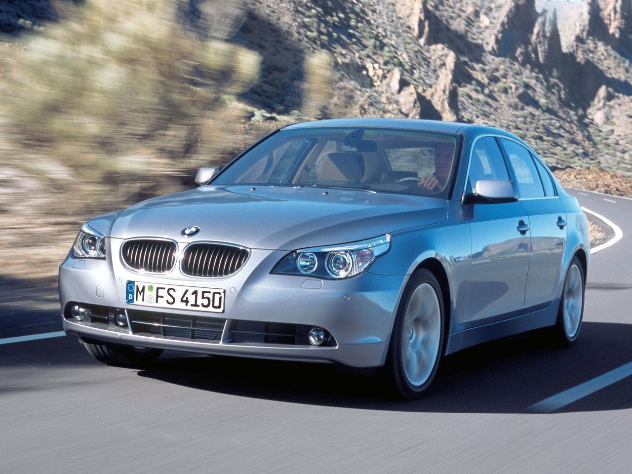 Расход газа тринадцати комплектаций седана BMW 5 серия. Разница стоимости заправки газом и бензином. Автономный пробег до и после установки ГБО.