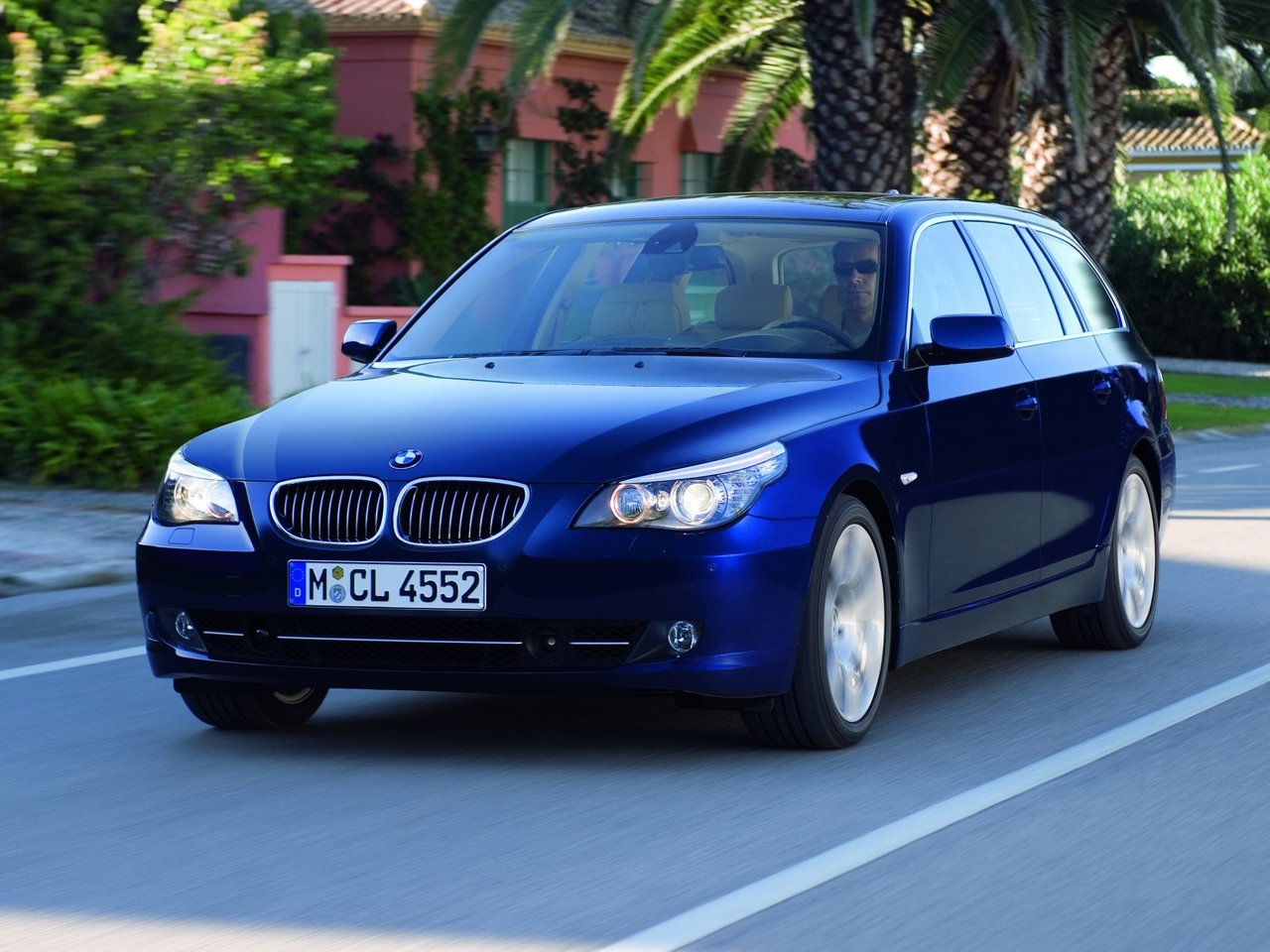 Расход газа девяти комплектаций универсала пять дверей BMW 5 серия. Разница стоимости заправки газом и бензином. Автономный пробег до и после установки ГБО.